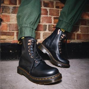 NWOT! Dr. Marten 1460 pascal rose gold hardware leather